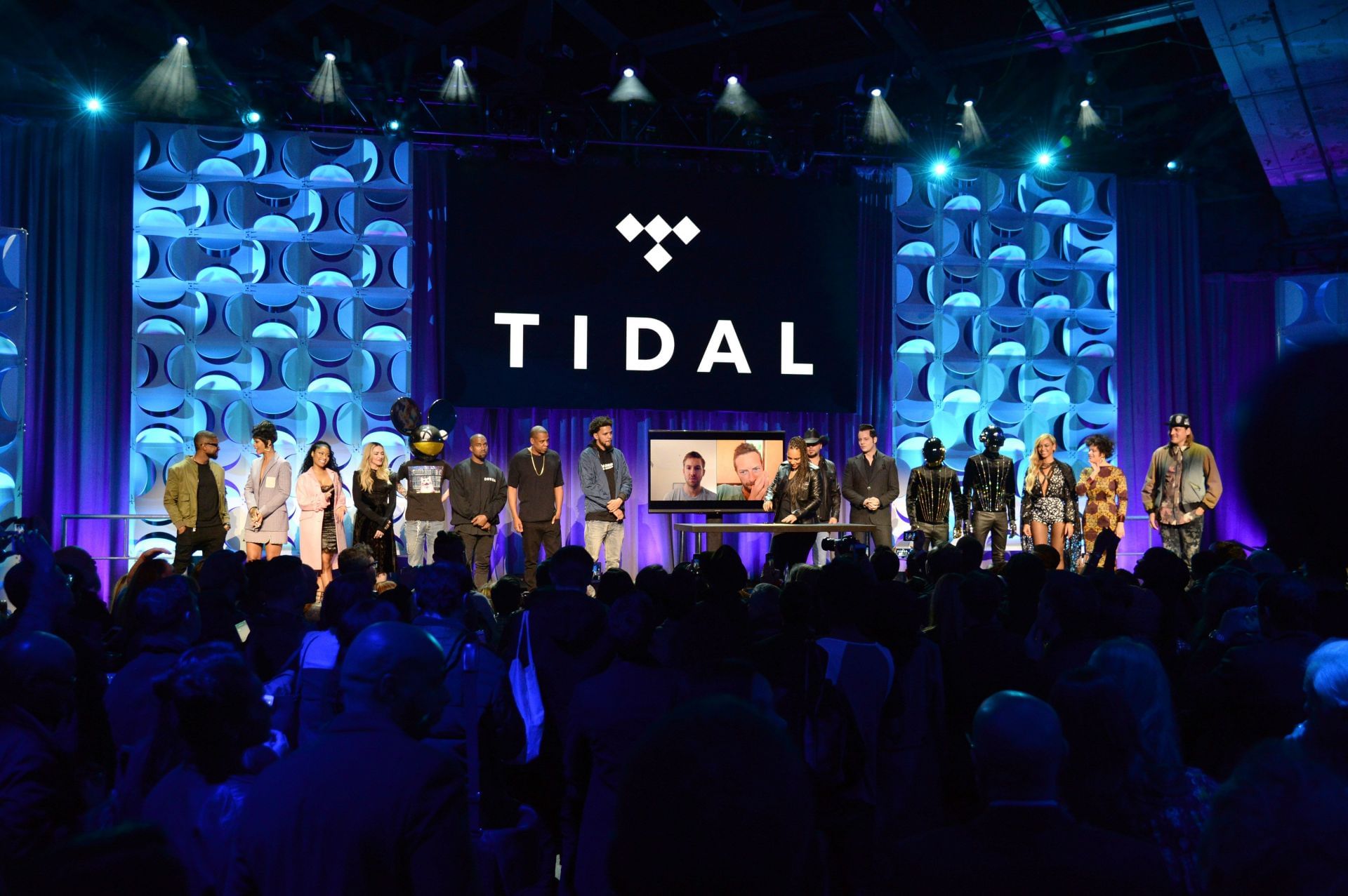 Jay-Z with Nicki Minaj, Usher, Rihana, and other artists for Tidal Launch Event NYC #TIDALforALL (Image via Getty)