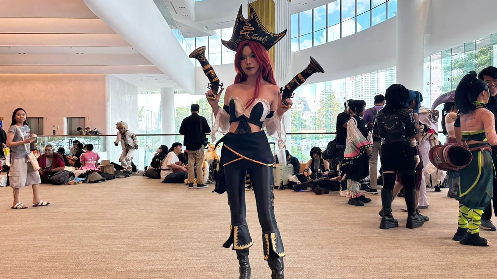 Miss Fortune&#039;s cosplay had the perfect guns and hat to go with (Image via Anindit Sinha)