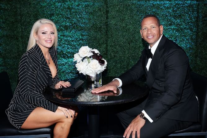 Alex Rodriguez's girlfriend Jaclyn Cordeiro rocks an effortlessly stylish outfit, pairing a Commando top with glittery shorts in a chic mirror selfie