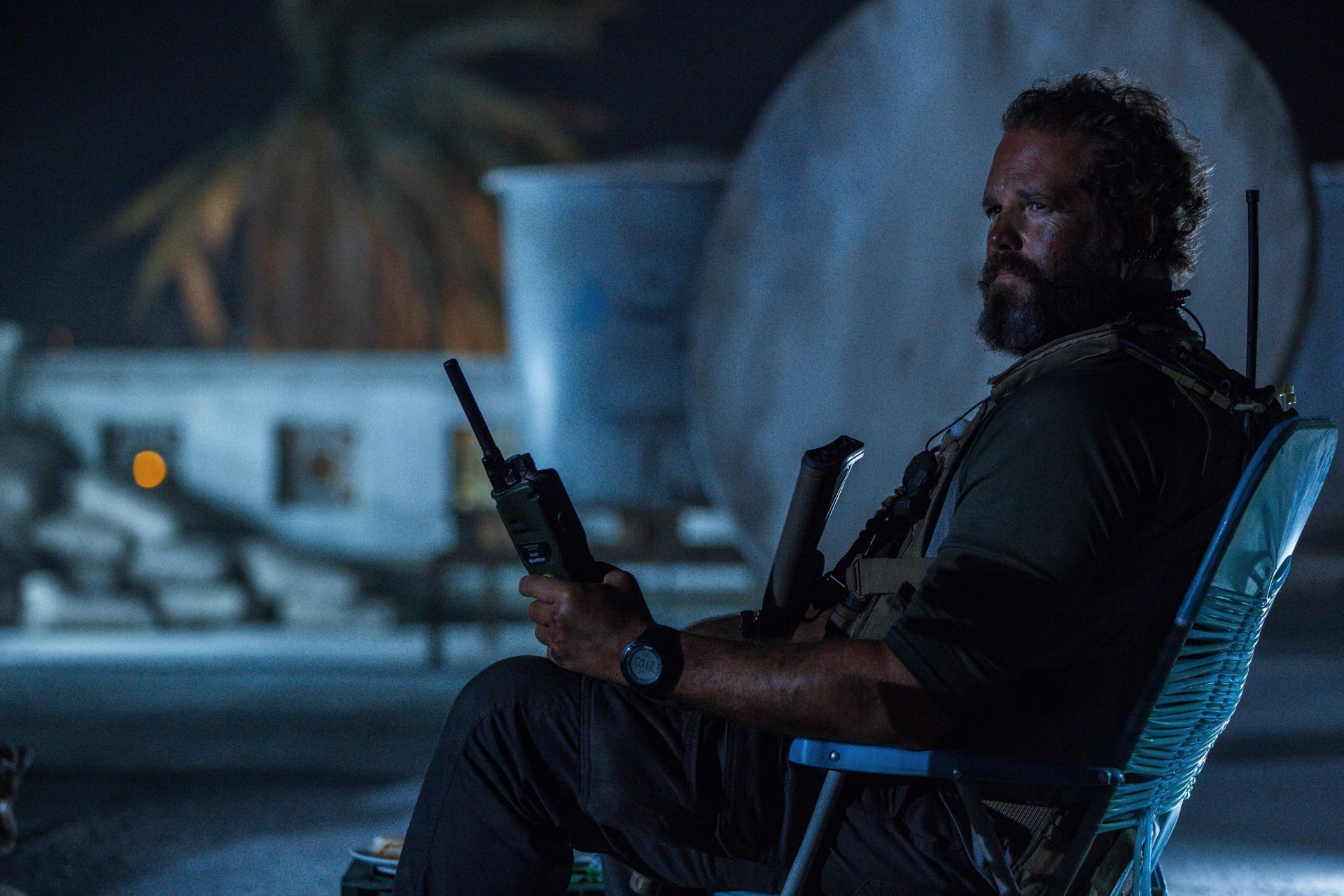 A still from 13 Hours: The Secret Soldiers of Benghazi (Image via Netflix)