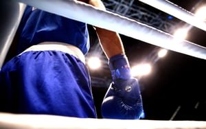 Mary Spencer vs. Mikaela Mayer: Live round-by-round updates