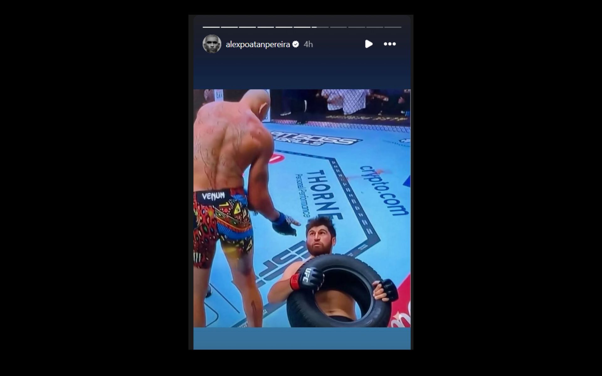 Alex Pereira mocks Magomed Ankalaev. [Screenshot courtesy: @alexpoatanpereira on Instagram]