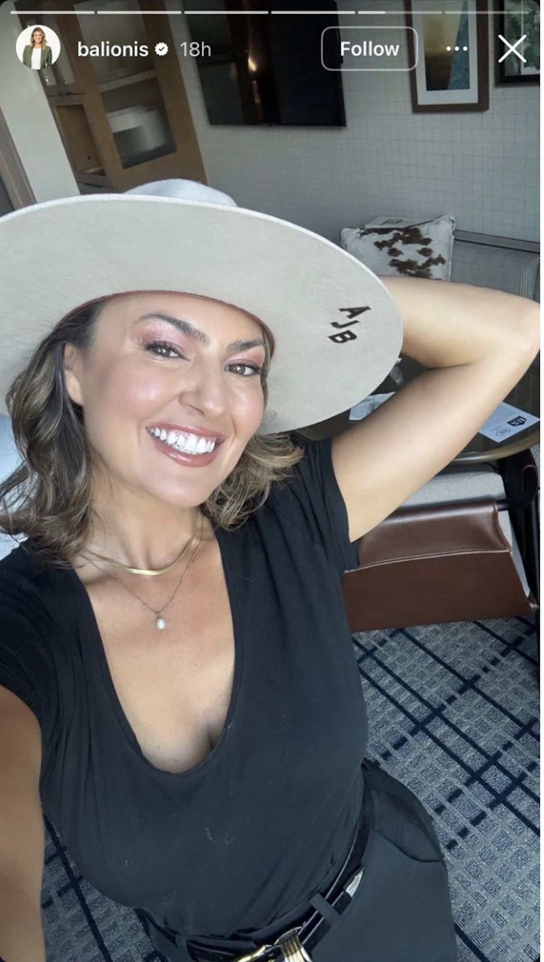 Amanda Balionis stuns in an all-black outfit while rocking her new hat (Image via Instagram @balionis)