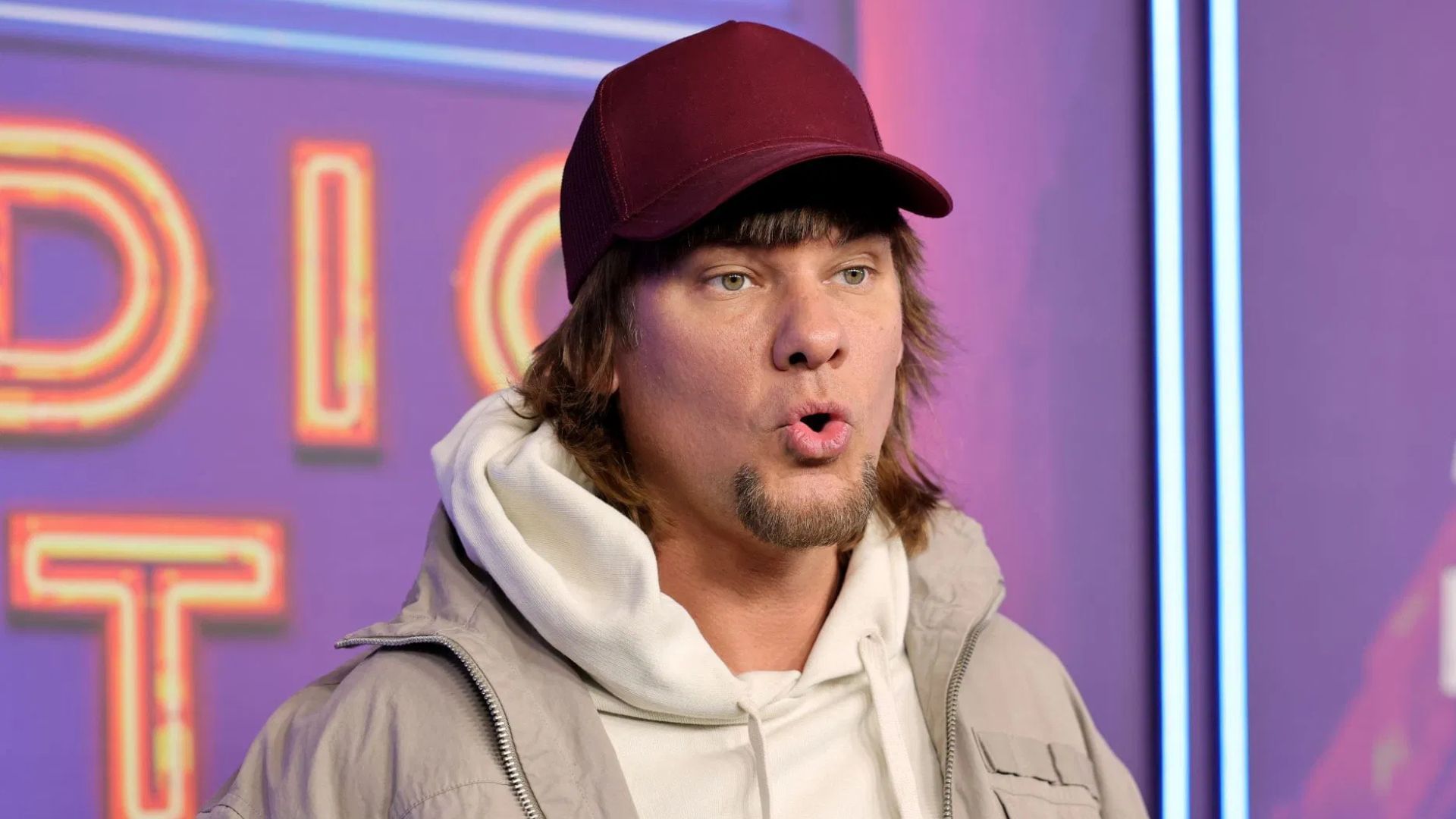 Theo Von breaks down his New York show incident (Image via Getty)