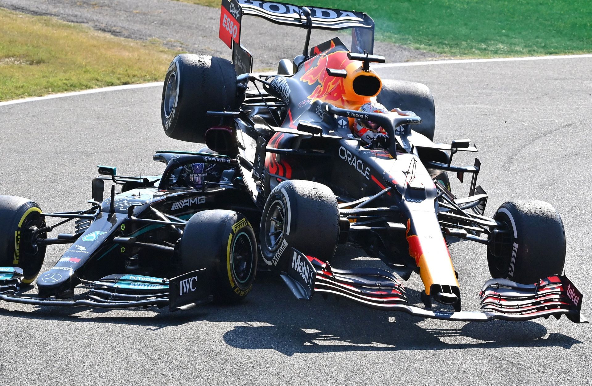 The Monza 2021 crash involving Lewis Hamilton and Max Versatppen (Getty Images)