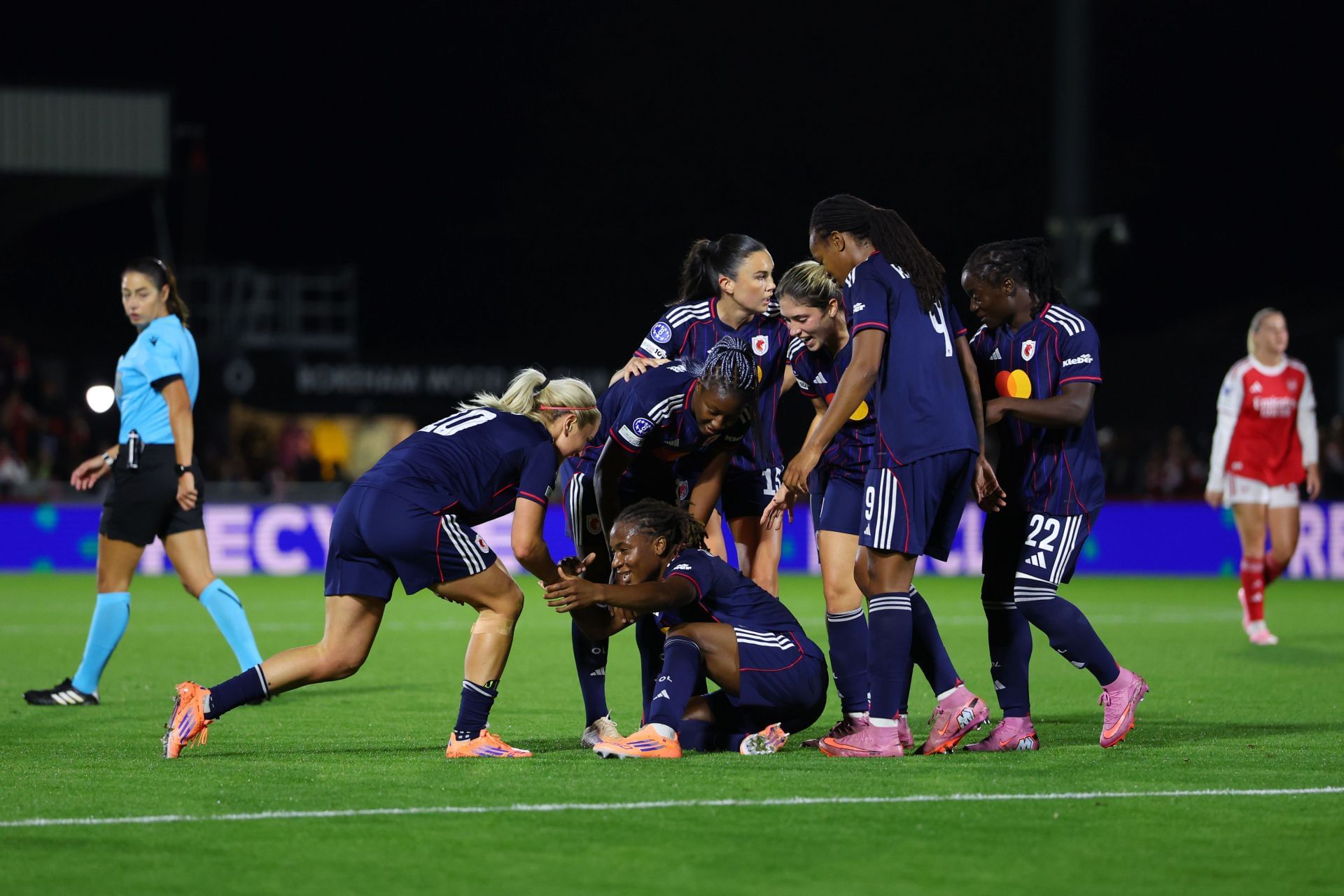Arsenal FC v OL Lyonnes - UEFA Women