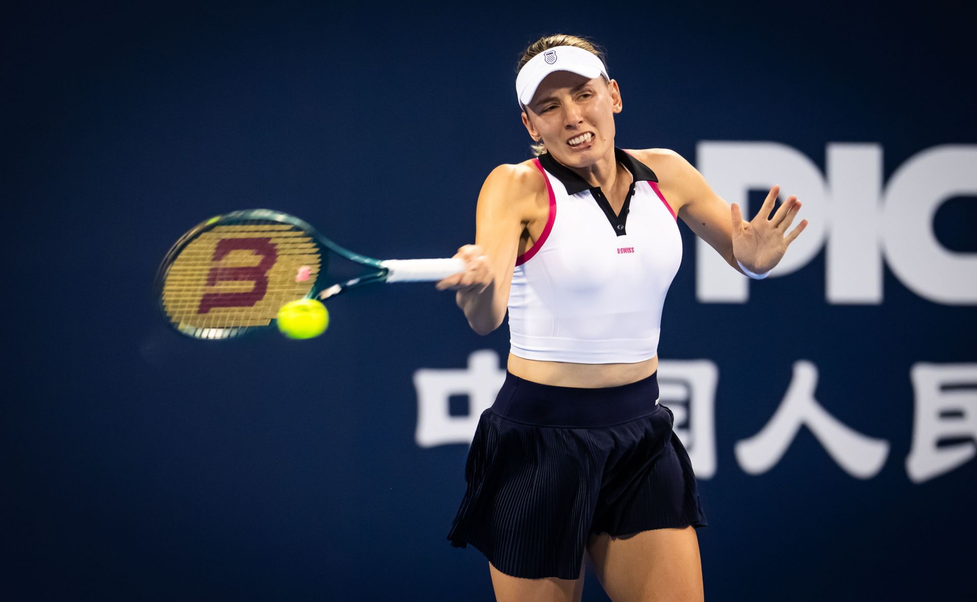 Ekaterina Alexandrova at the China Open 2025. (Photo: Getty)