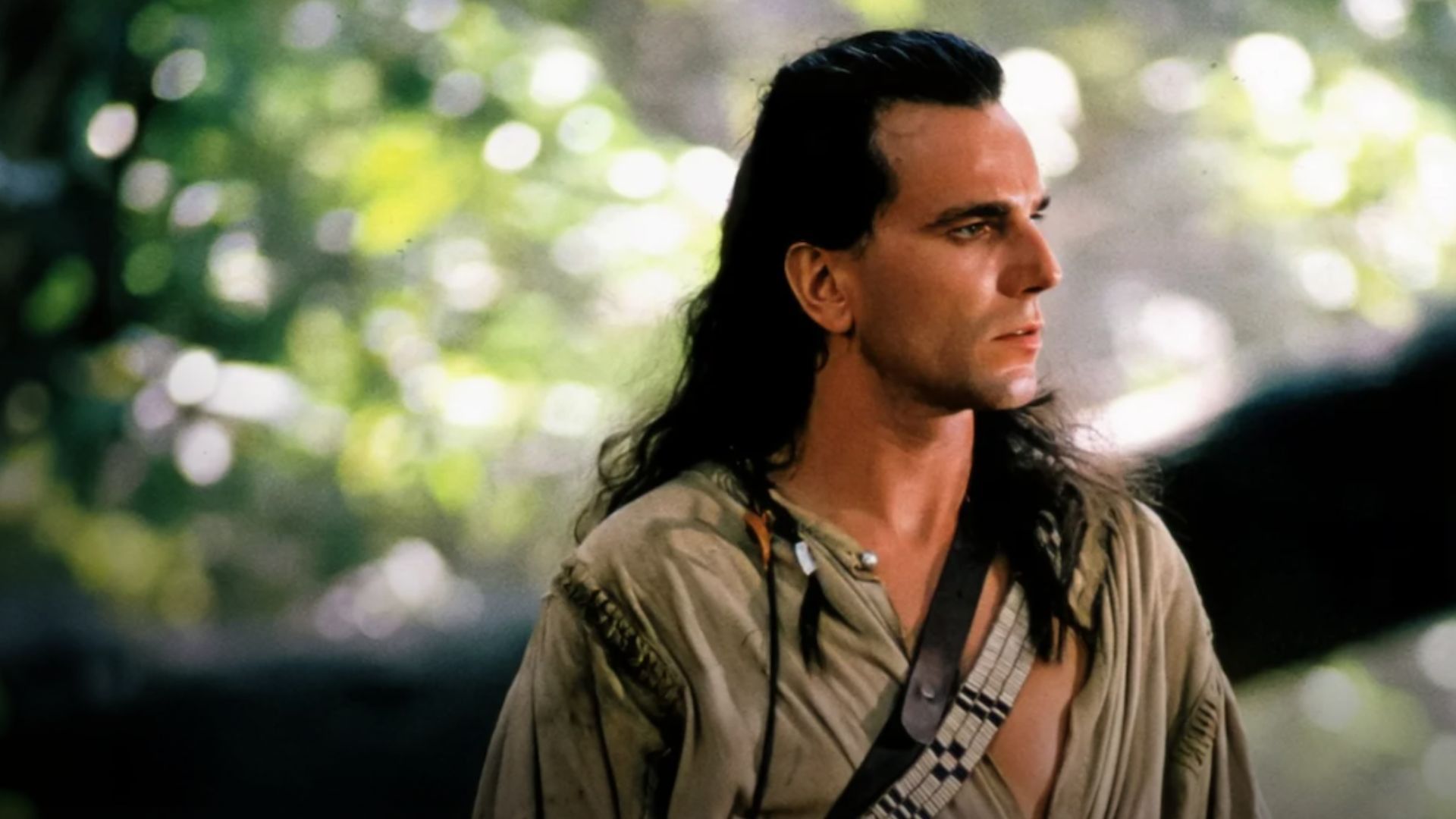 Daniel Day-Lewis as Nathaniel &quot;Hawkeye&quot; Poe in The Last of the Mohicans (Image via Netflix) 