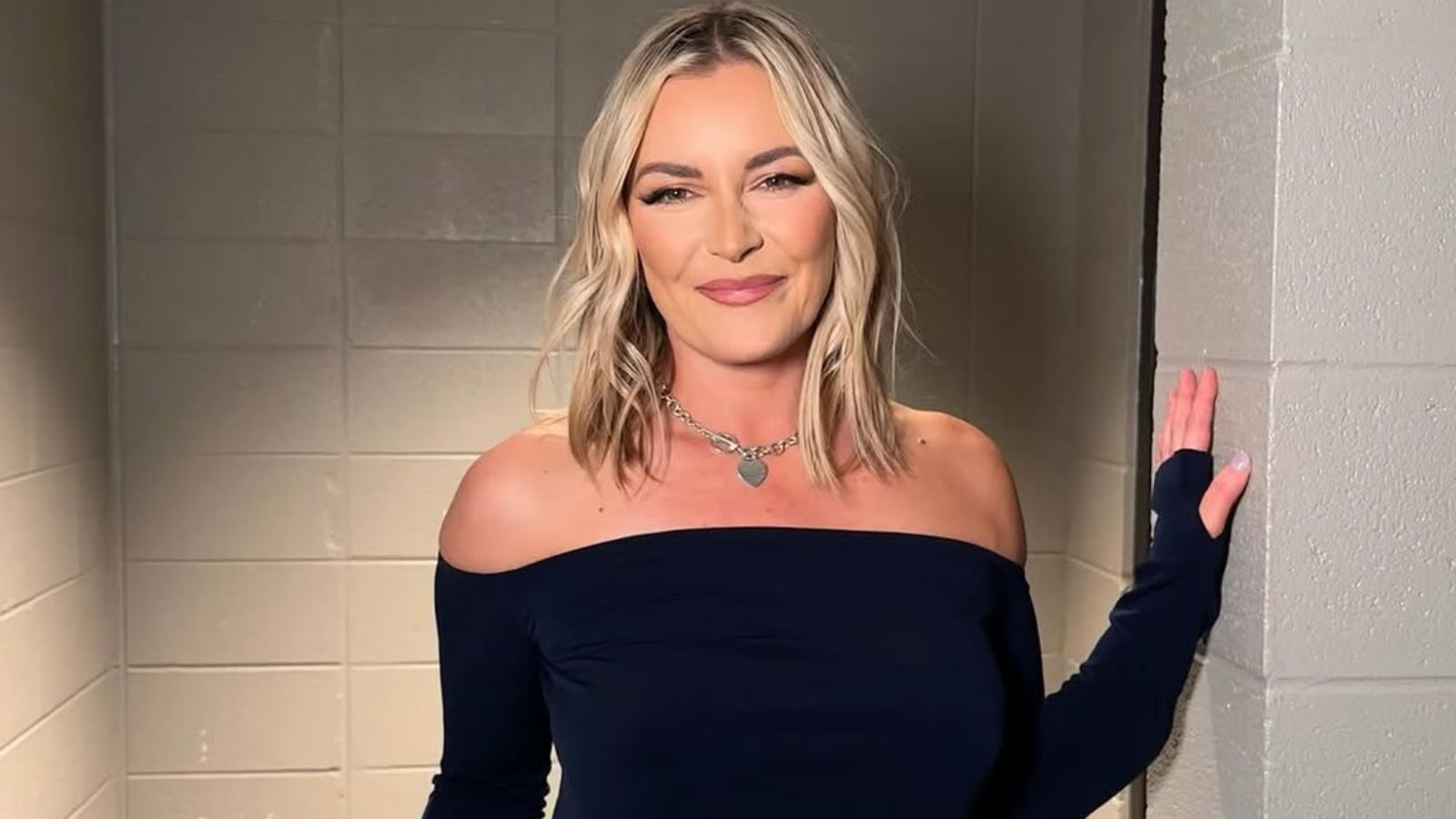 Renee Paquette Completa 3 Anos na AEW: Veja o Momento Emocionante com a Filha!