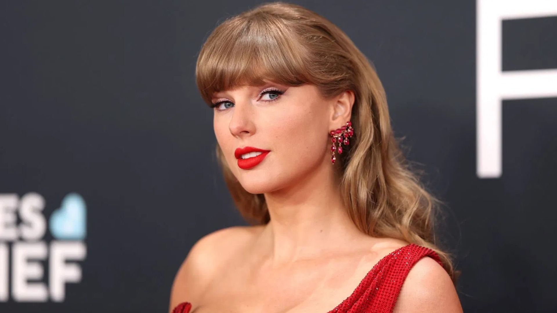 Taylor Swift attends the 67th Annual GRAMMY Awards on February 02, 2025 in Los Angeles, California. (Image via Getty)