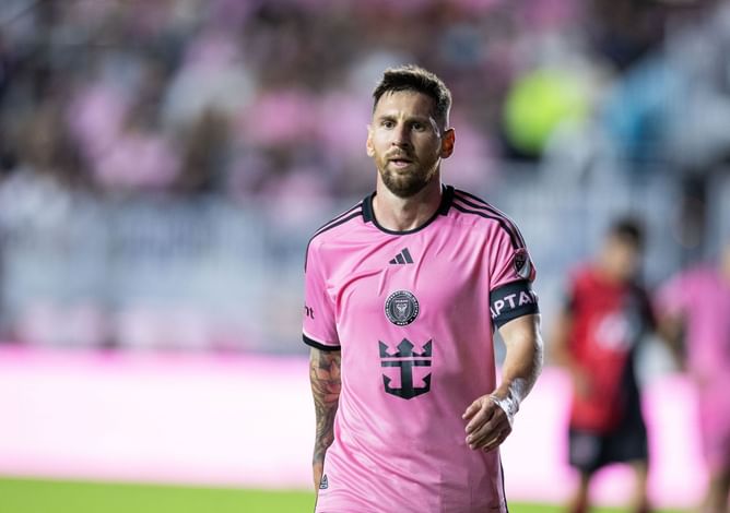 “He could compete in MMA” - Former UFC star makes confident claim about Lionel Messi’s mindset