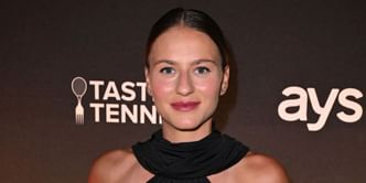 Marta Kostyuk hits the beach in orange swimwear, quickly embraces vacation life after emotional message about ending 2025 season