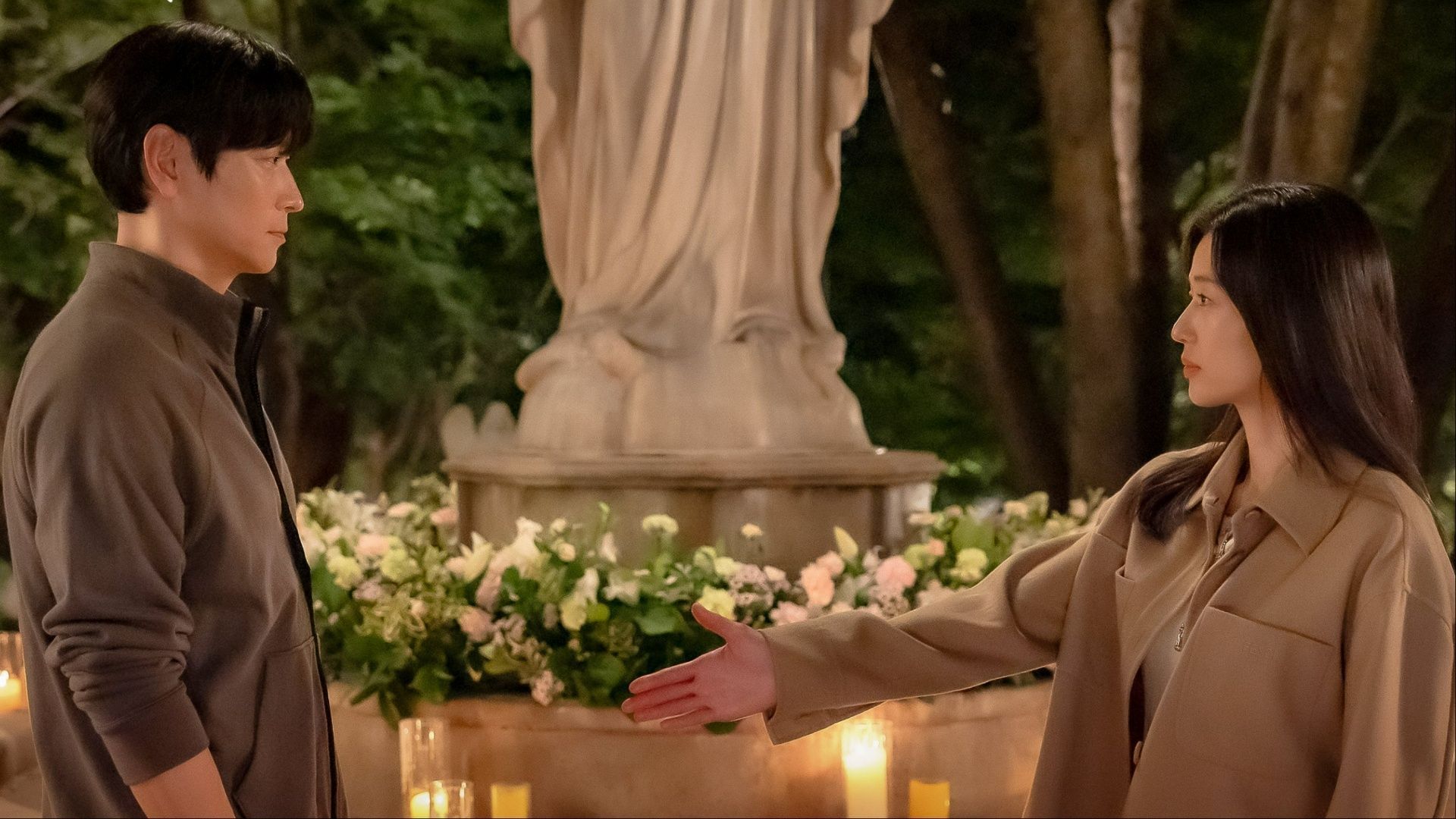 Jun Ji-hyun and Gang Dong-won in Tempest (Image via X/@DisneyPlusKR)