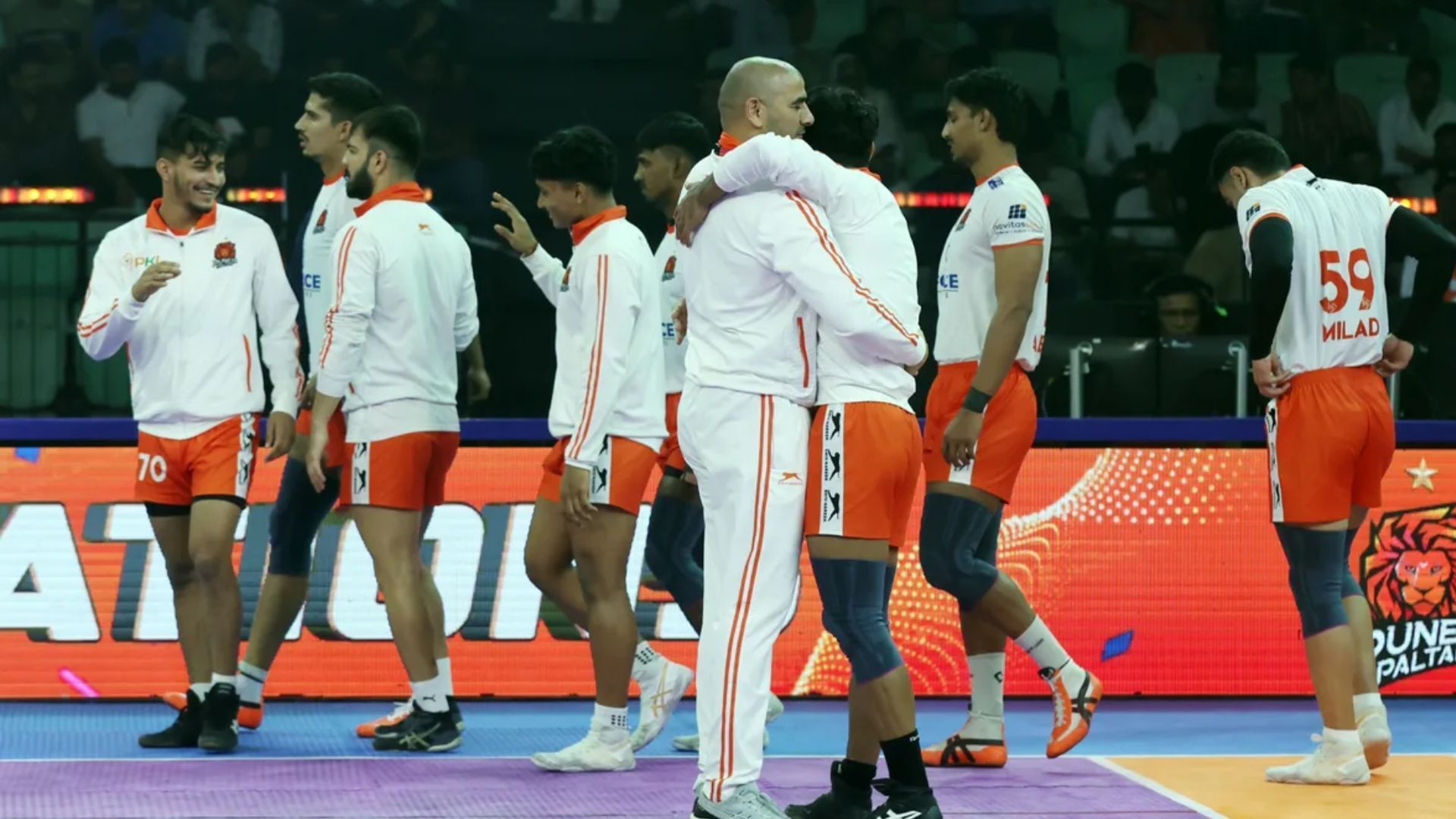 Puneri Paltan head coach Ajay Thakur hugs players after huge win (Image Credits: PKL)
