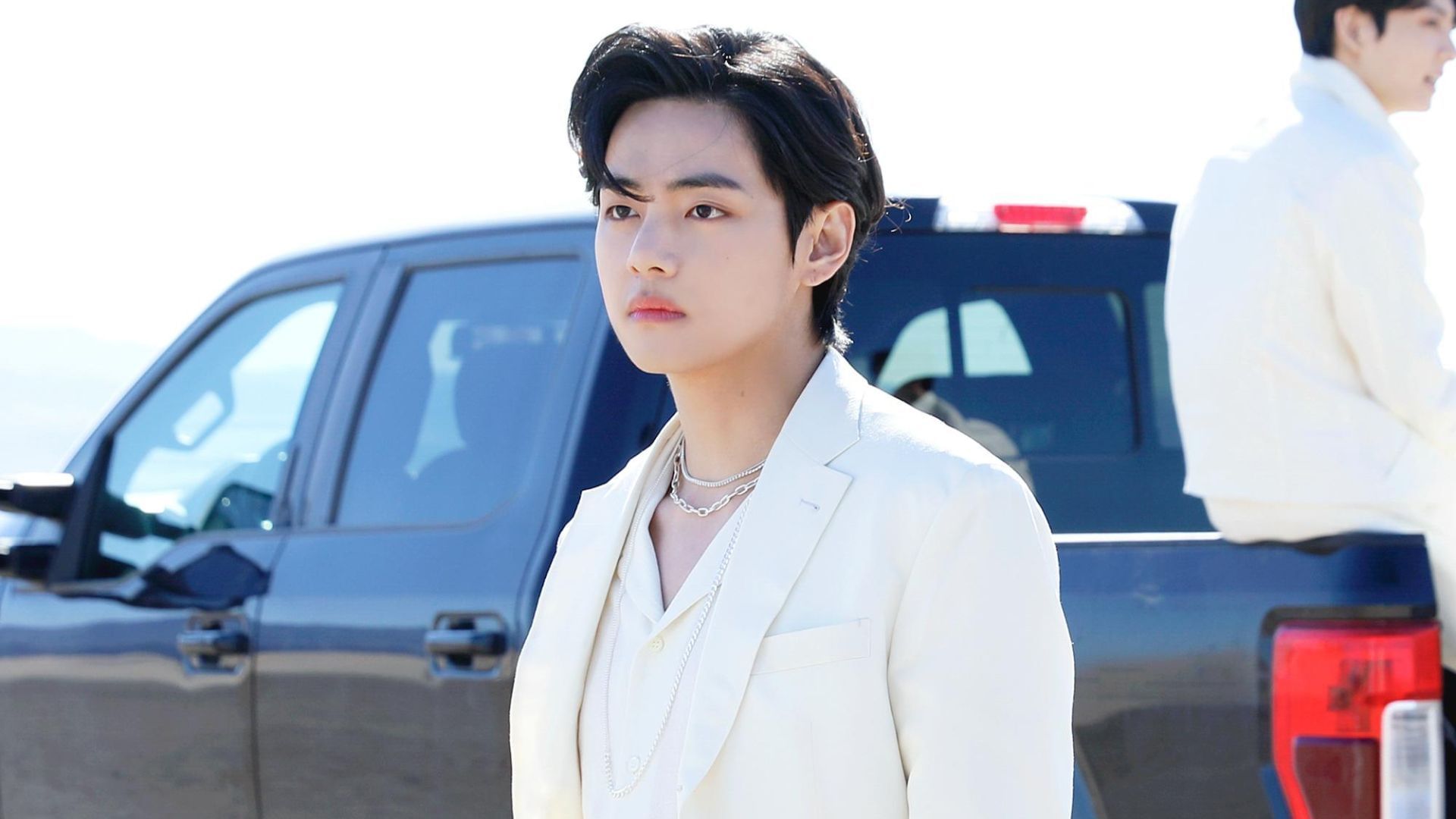 Taehyung posts new Instagram stories (Image via Weverse)