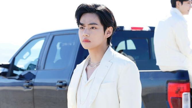 "The battery is 73%"- Fans react as BTS' Taehyung's Instagram update goes viral for hilarious reasons