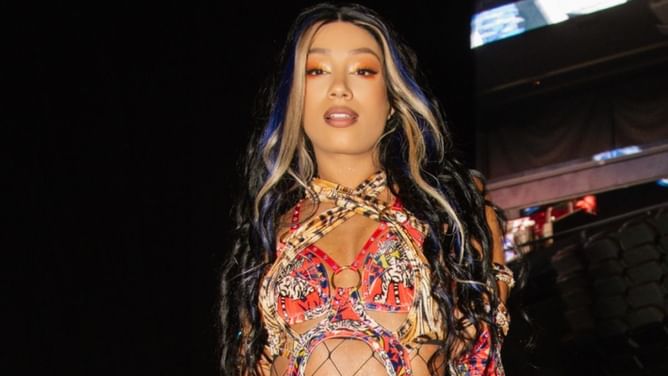 “You better watch your back, girl”- Current AEW champion puts Mercedes Mone on notice