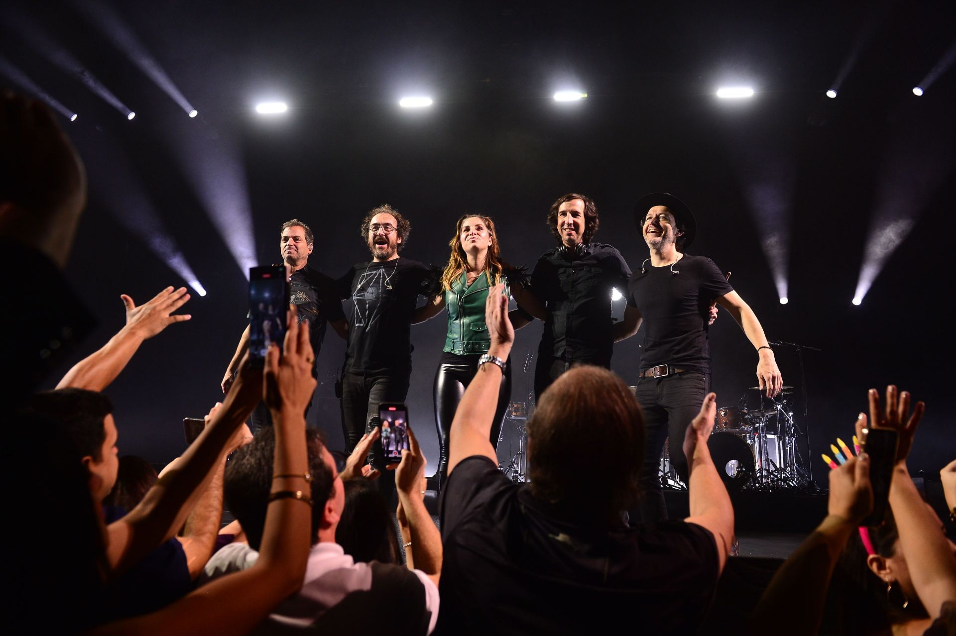 La Oreja de Van Gogh (with Leire Mart&iacute;nez) performing in Miami (Image via Getty)