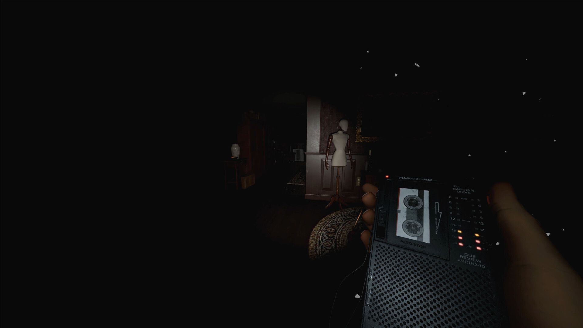 Recording the ghost&#039;s voice in Phasmophobia (Image via Kinetic Games)