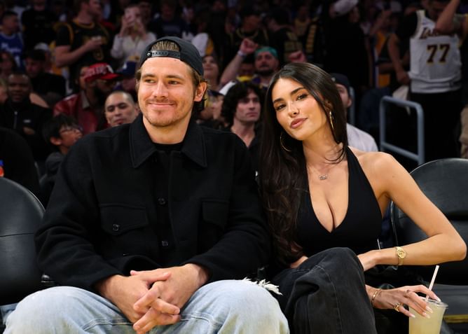WATCH: Madison Beer brings out Justin Herbert's unseen character at Lakers game while leaving fans "obsessed" with her all-black leather outfit