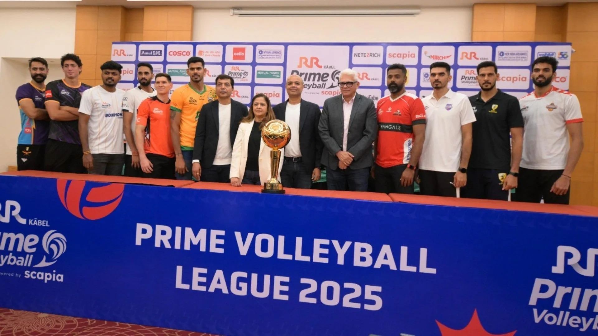 Captains pose with the Prime Volleyball League 2025 trophy (Image Credits: primevolleyballleague.com)