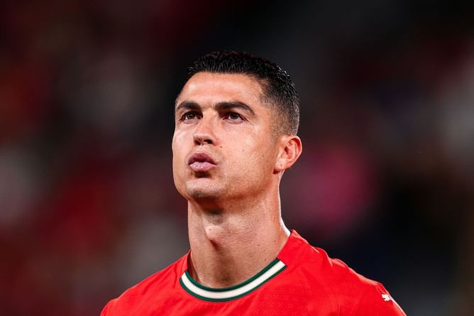 Portugal star provides response when asked if Cristiano Ronaldo apologized to team for missing penalty in Ireland win