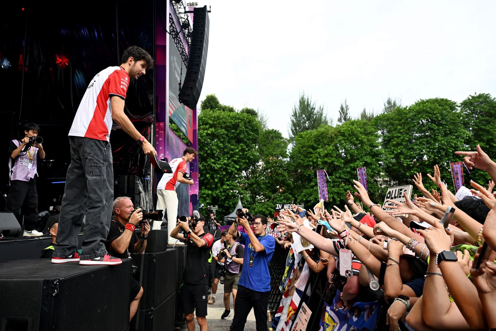 Esteban Ocon and Oliver Bearman of Haas F1 at Marina Bay Street Circuit. Source: Getty