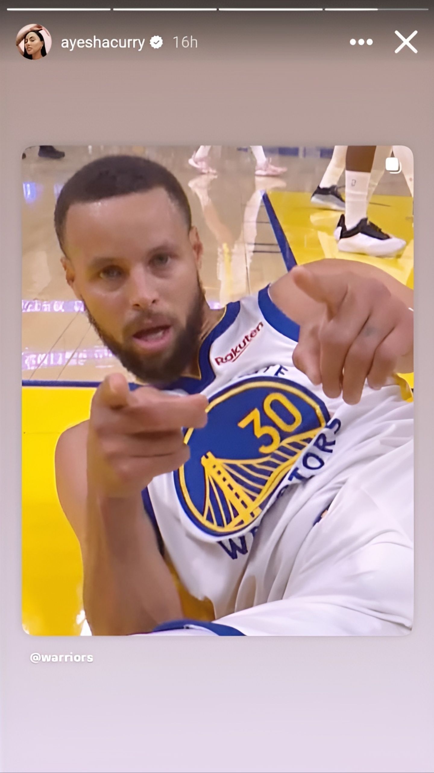 [Credit: IG/@ayeshacurry]