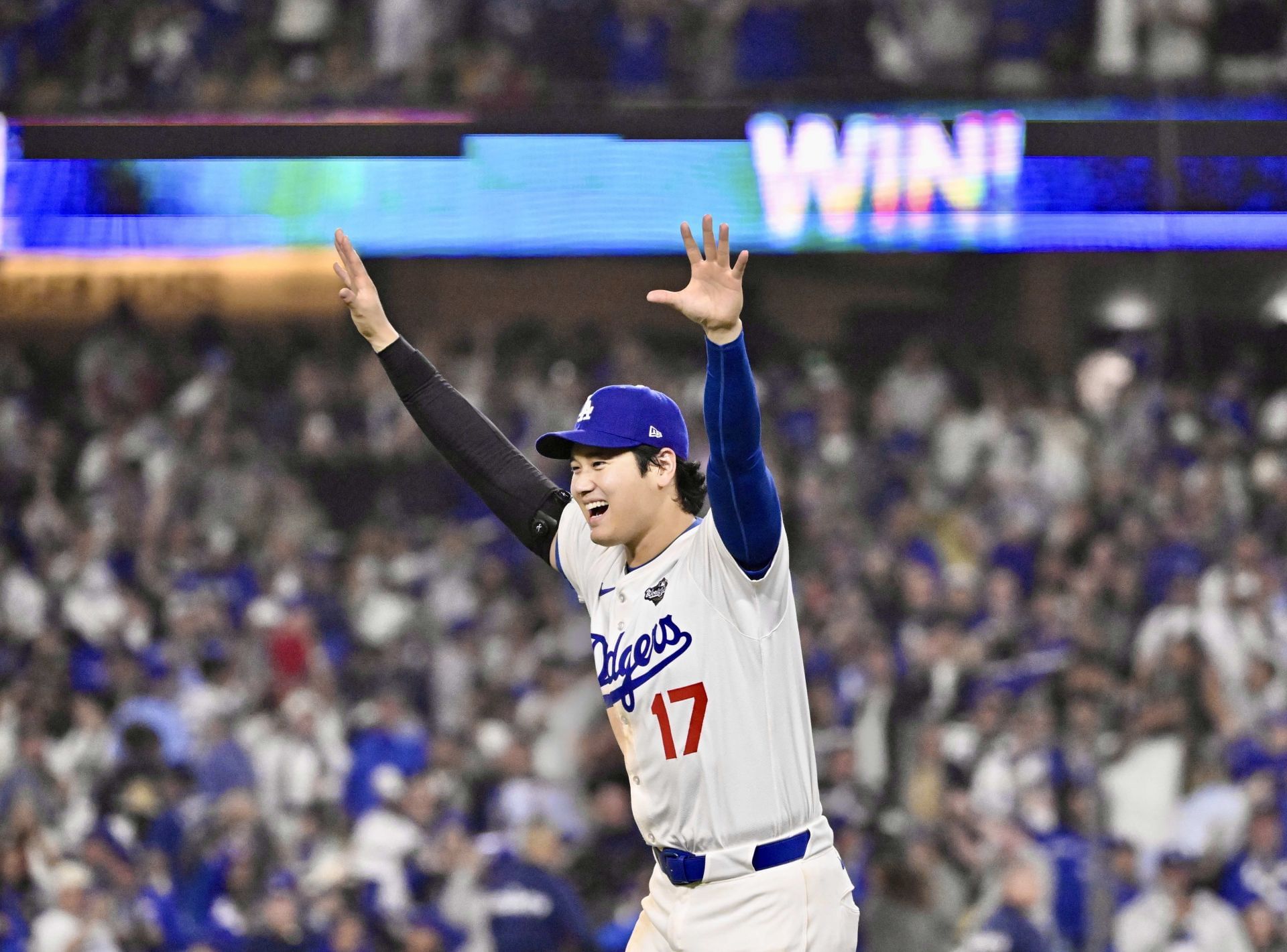 Los Angeles Dodgers defeated the Toronto Blue Jays 6-5 in eighteen innigs ti win game 3 of a World Series baseball game. - Source: Getty