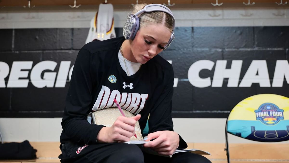 "Isn't how I hoped my senior season would go": Collin Murray-Boyles' girlfriend Chloe Kitts shares heartbreaking news after ACL tear sidelines SC star