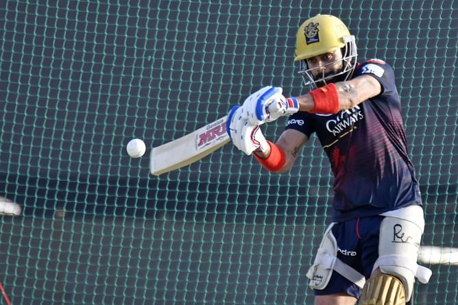 When was the last time Virat Kohli scored consecutive ducks in top level cricket before AUS vs IND 2025 series?