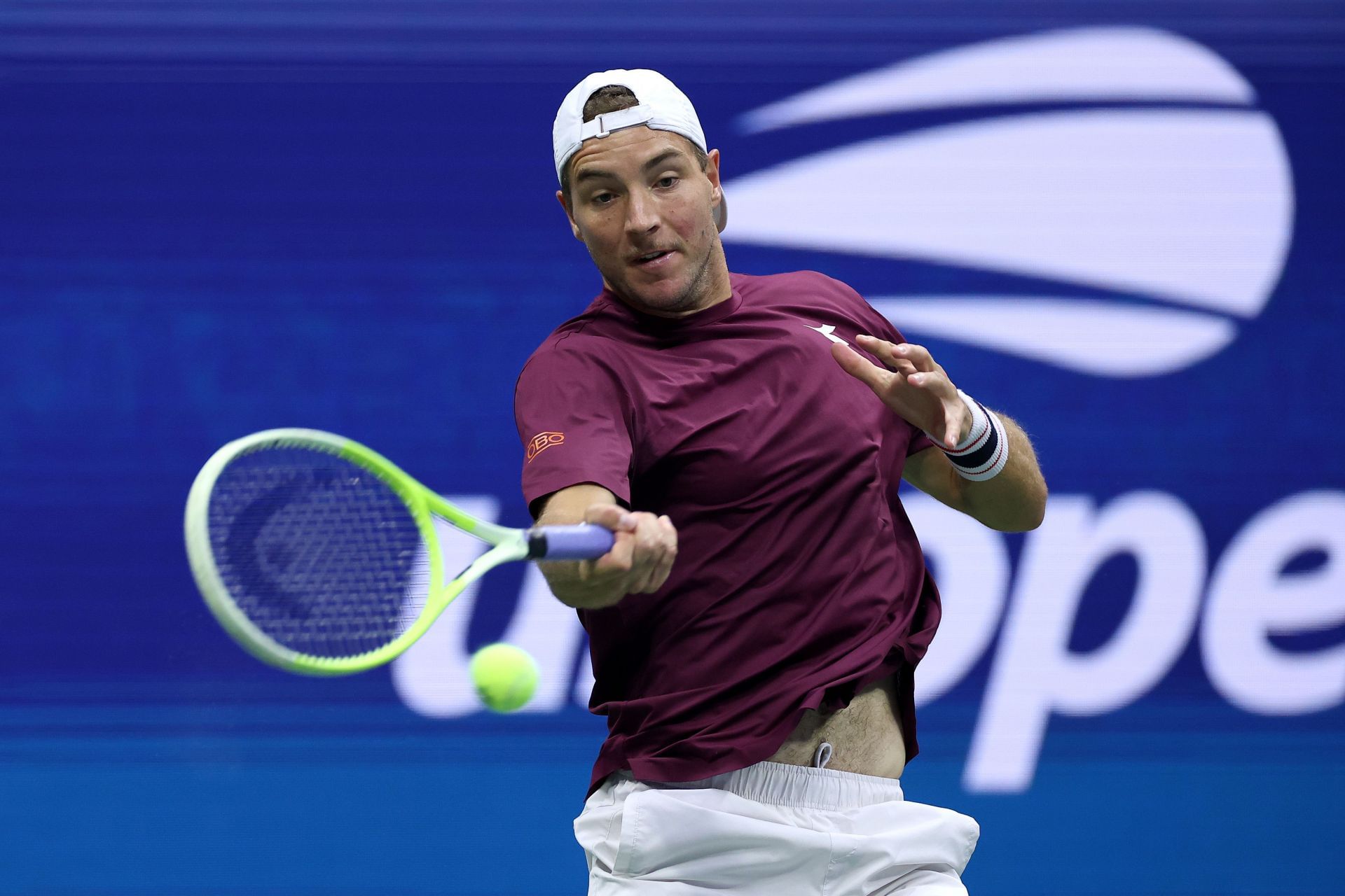 Jan-Lennard Struff hits a forehand | Image Source: Getty