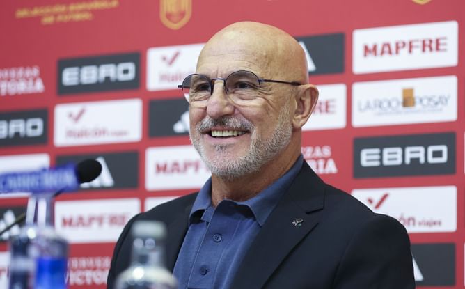 "Suffering from some discomfort and fatigue" - Spain boss Luis de la Fuente provides update as Barcelona star misses national team training