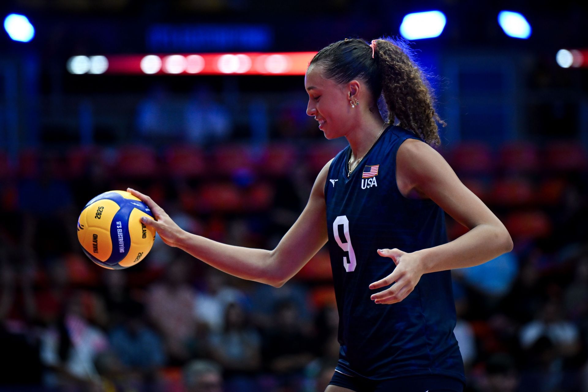 USA volleyball star Madisen Skinner enjoys time with NFL boyfriend Jordan Whittington in Malibu, poses in blue bikini top