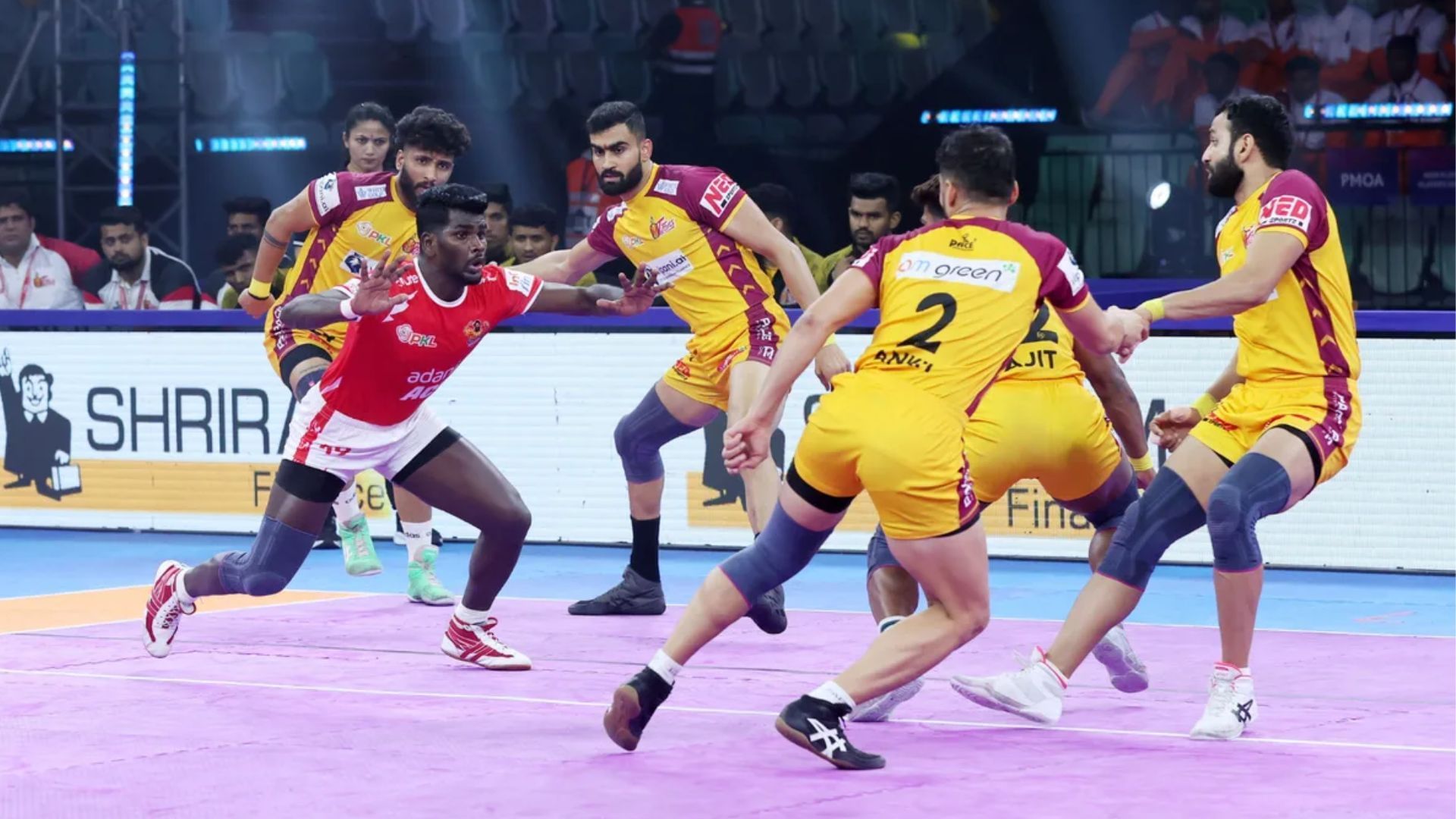 Telugu Titans in action against Gujarat Giants (Image Credits: PKL)