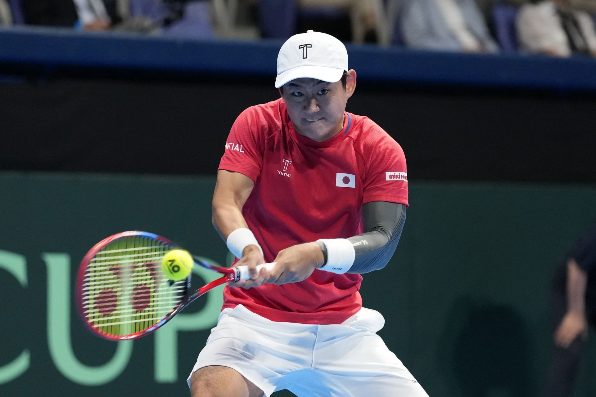 Yoshihito Nishioka hits a backhand | Image Source: Getty