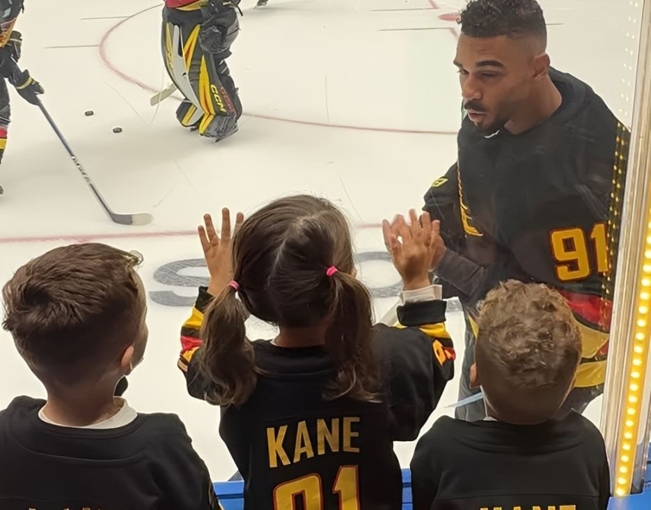 Evander Kane shares sweet family moment during Vancouver Canucks&rsquo; win over Calgary Flames (via Instagram/@marateigen)