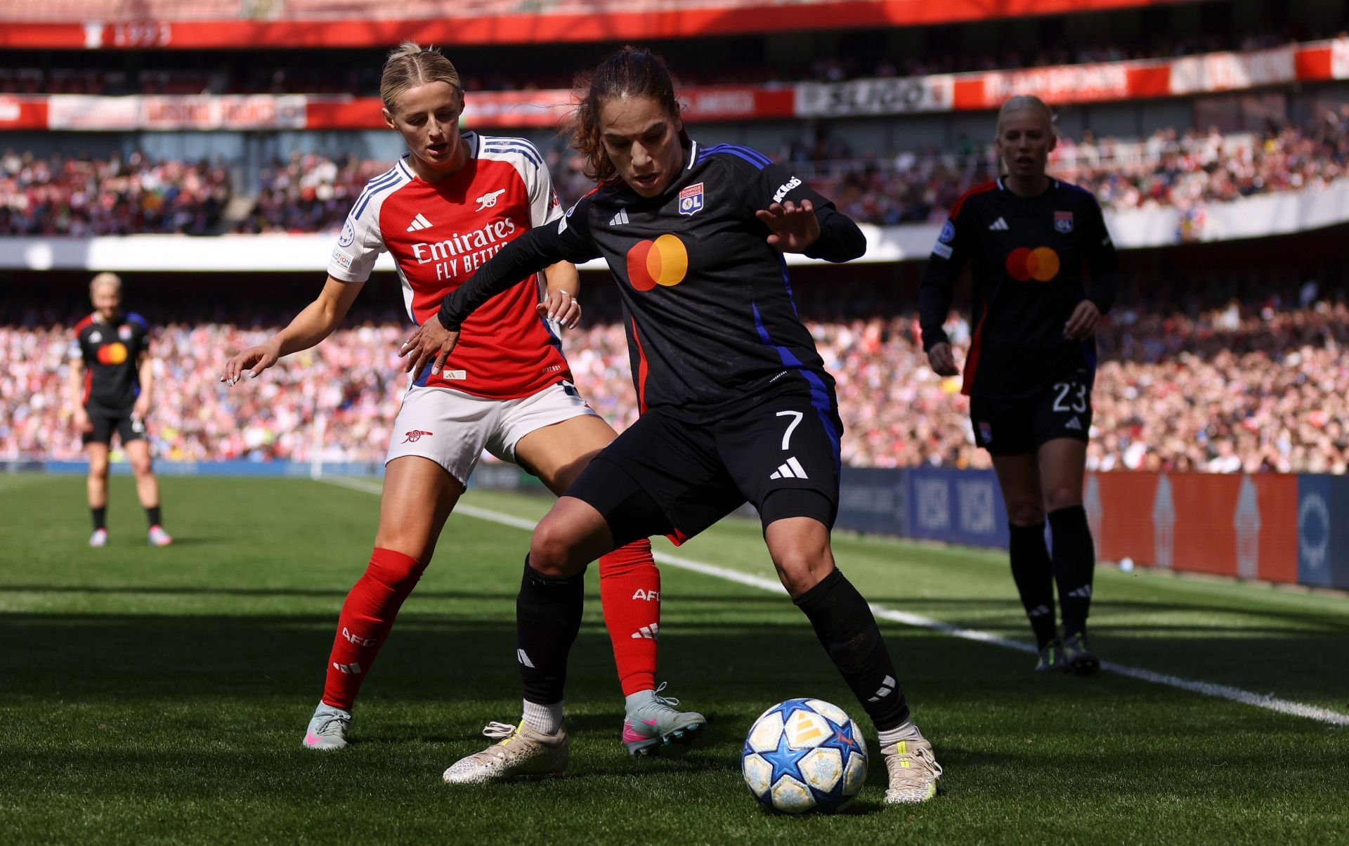 Arsenal WFC v Olympique Lyonnais - UEFA Women