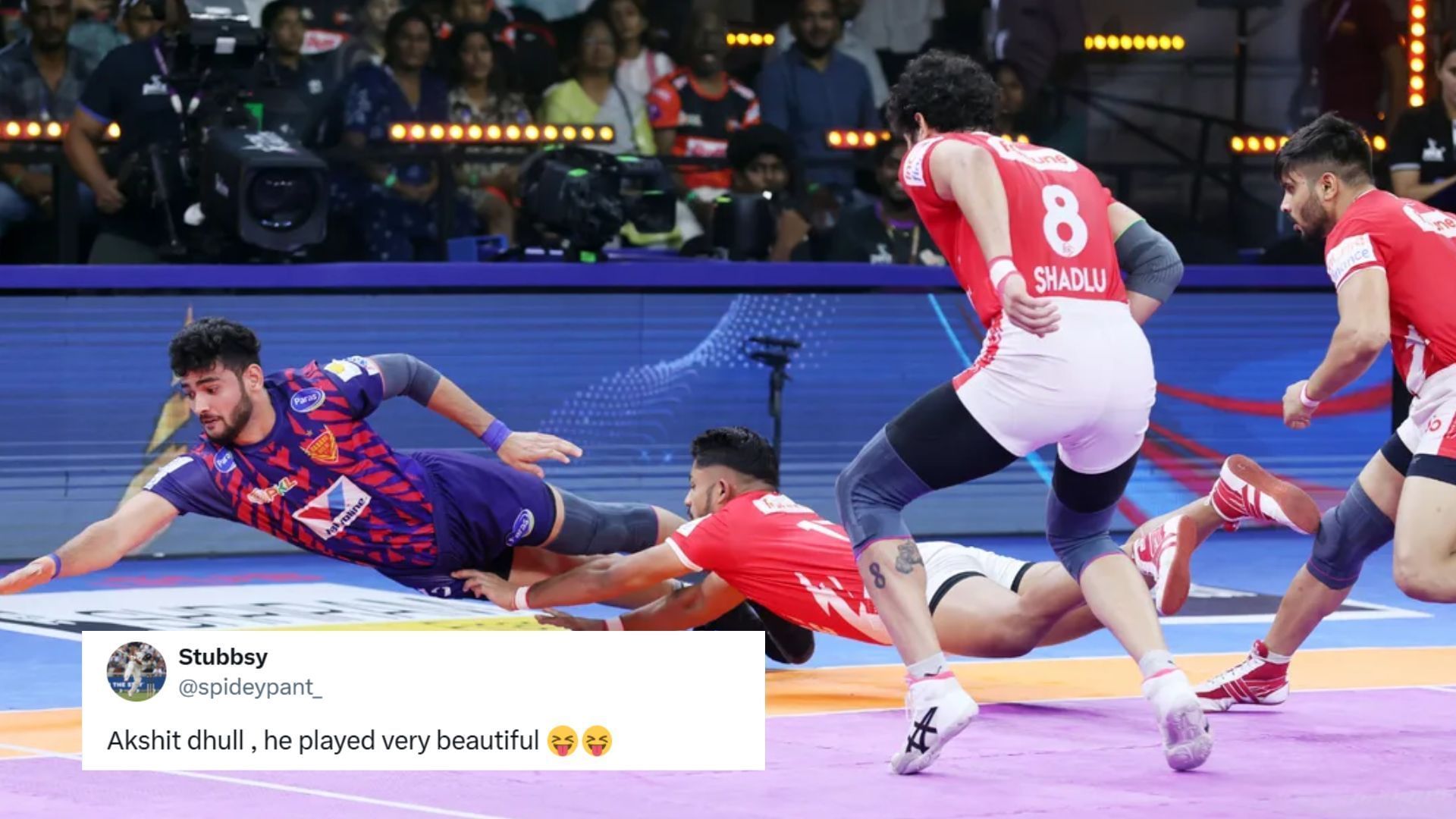 Akshit Dhull in action against Gujarat Giants (Image Credits: PKL &amp; @spideypant_/X)