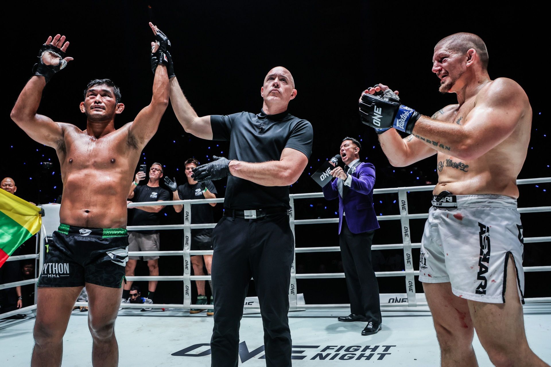 Aung La N Sang (L) beats Zebaztian Kadestam (R) | Photo by ONE Championship