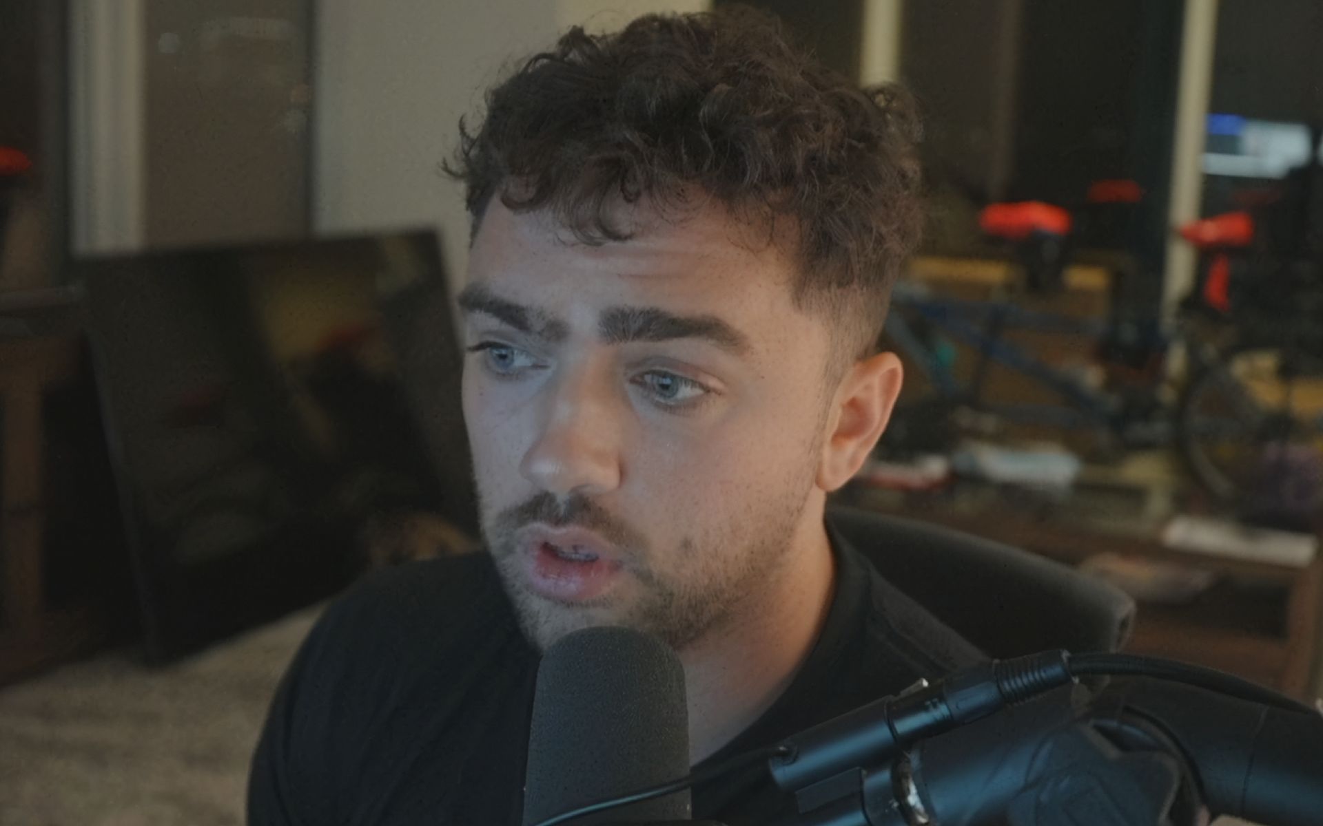 Mizkif responds to Emiru