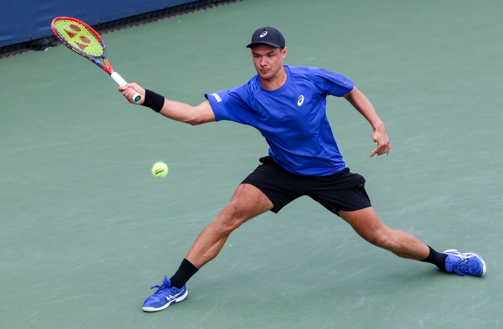 Kamil Majchrzak retrieves a ball | Image Source: Getty