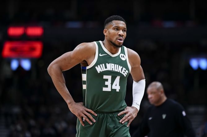 Giannis Antetokounmpo Injury Update: Will Bucks Superstar Play vs. Raptors? (Oct. 24)