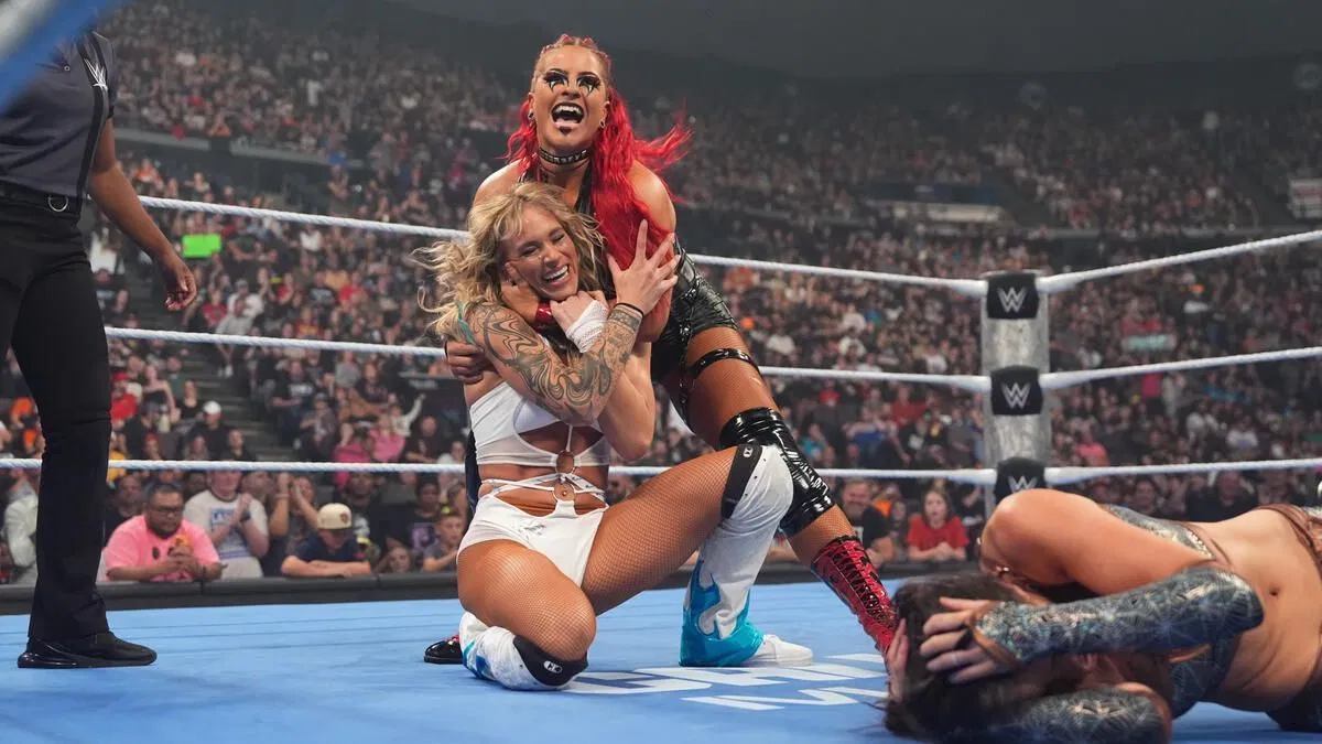 Sol Ruca and Zaria during the SmackDown debut [Image: WWE.com]