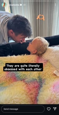 Stále převzato z příběhu Instagramu Jeny Sims (přes @jenamsims)