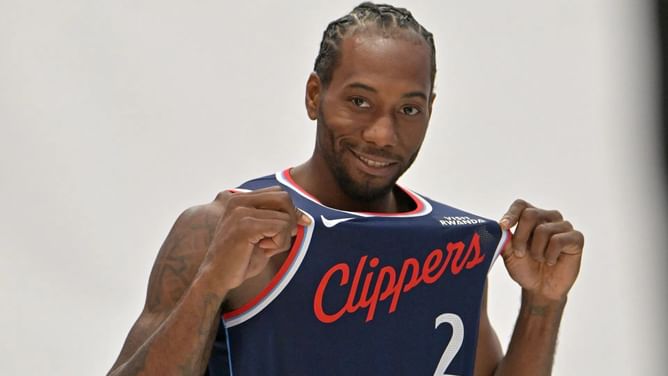 Kawhi Leonard jokes about contents of mystery cup as he takes a swig after practice: "Hennessy"