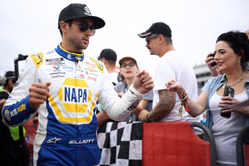 “I’ve never done that before”: Chase Elliott melts hearts with a gender reveal for two of his superfans