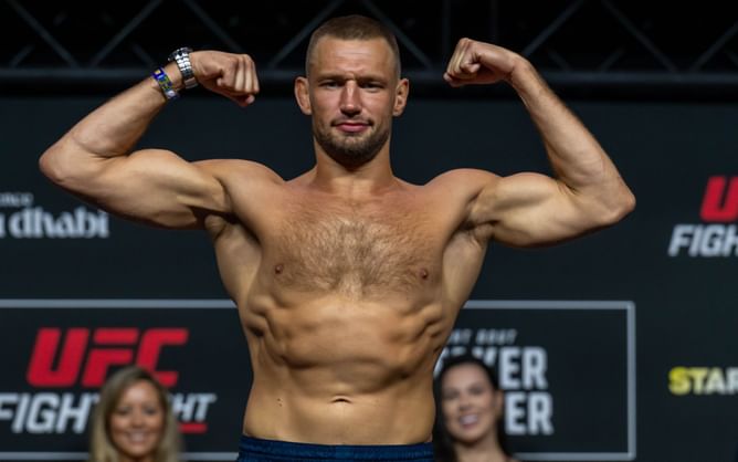 "You can't give up" - Top UFC middleweight reacts to Reinier de Ridder's corner throwing in the towel against Brendan Allen at UFC Vancouver