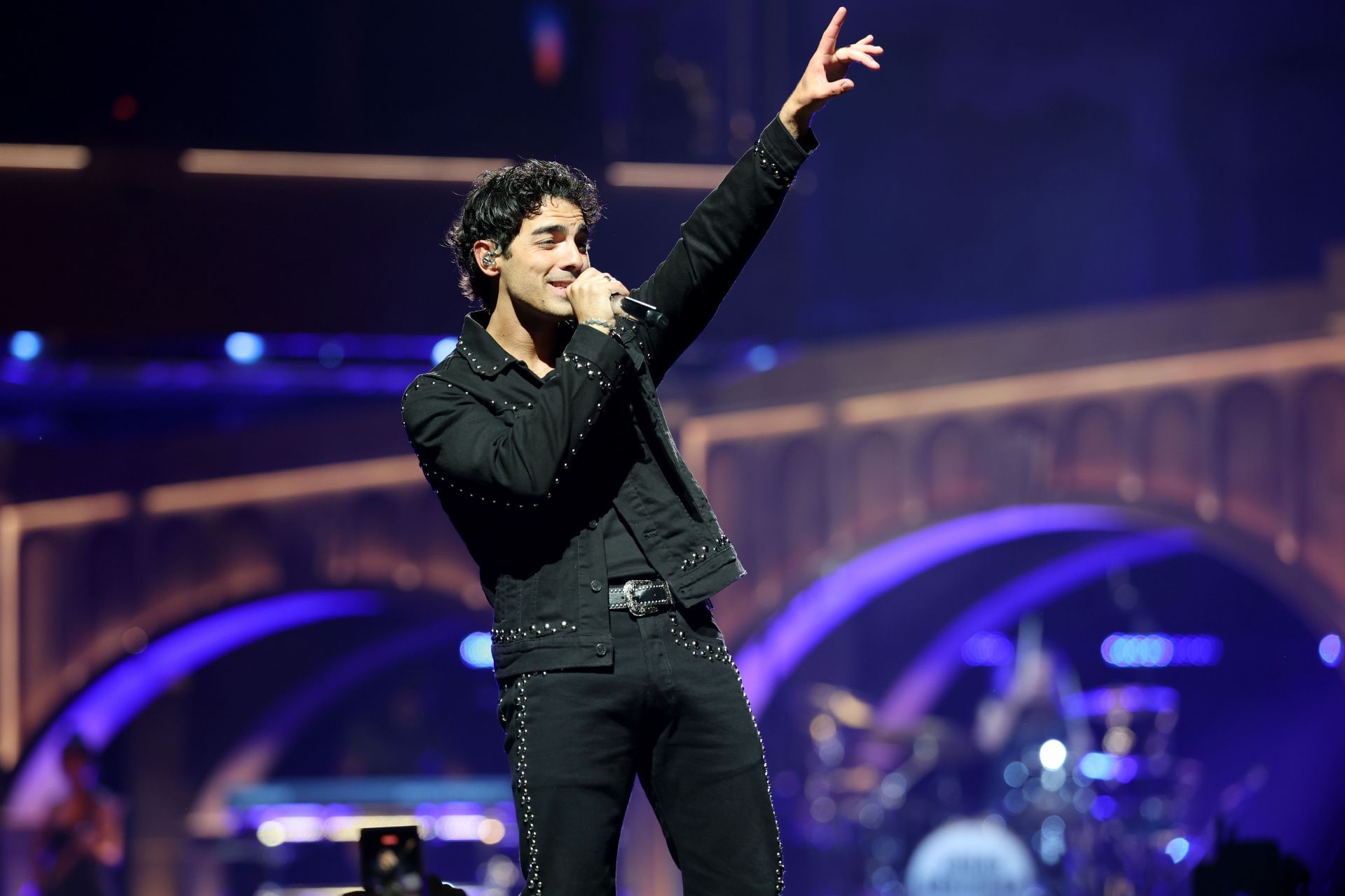 Joe Jonas performs on stage during Jonas Brothers: JONAS20 Greetings From Your Hometown Tour (Image via Getty)