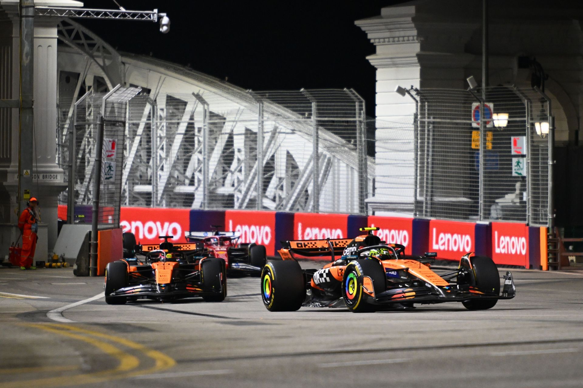 Lando Norris leads Oscar Piastri at the F1 Singapore Grand Prix - Source: Getty